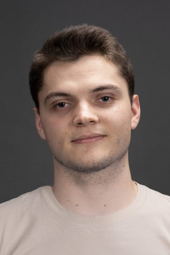 TOM04873-copy-768x1152